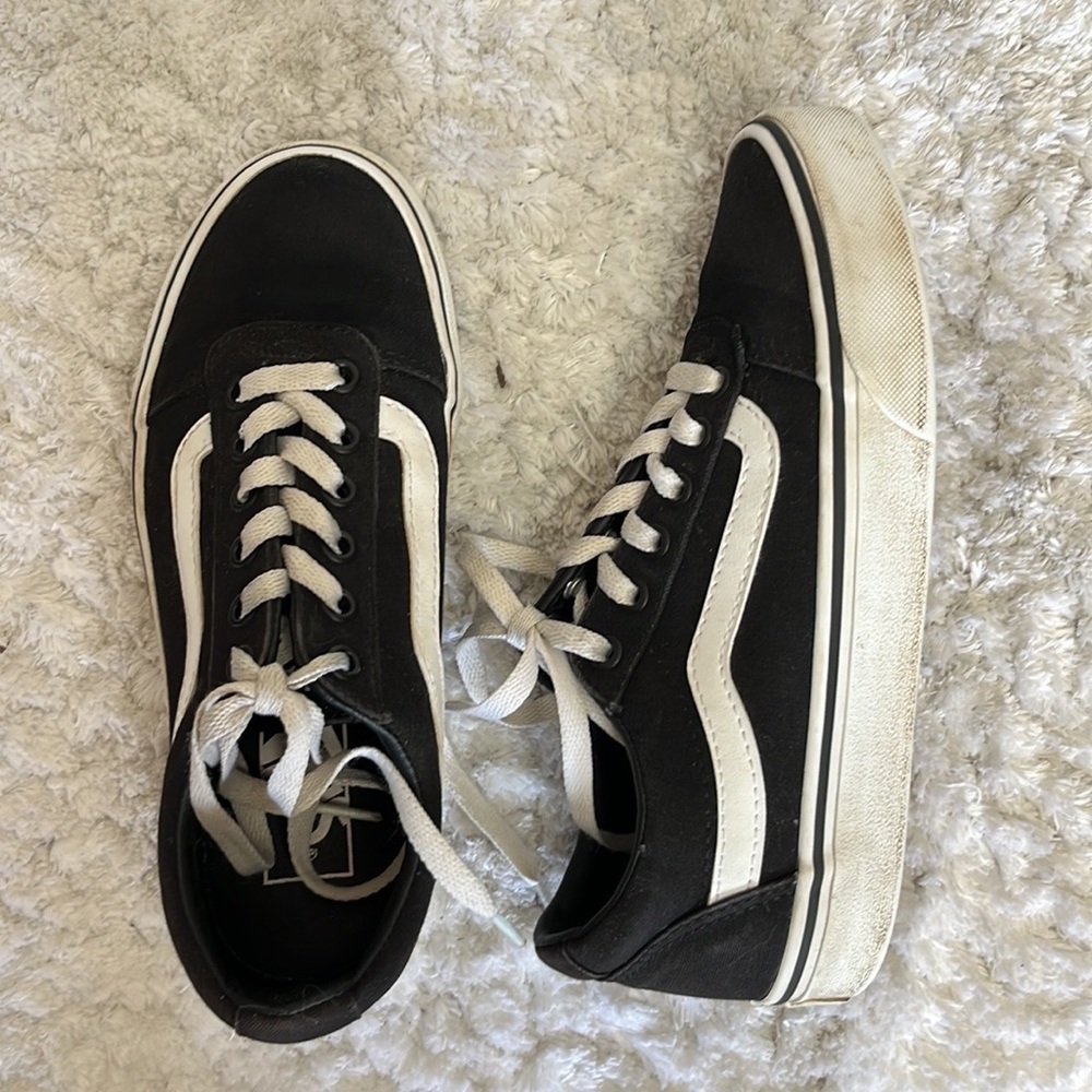 Vans Old Skool Skate Shoe - Picture 2 of 13